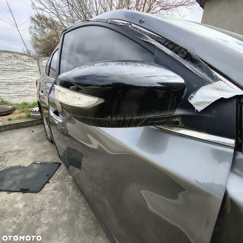 Nissan Sentra Lusterko Prawe - 1