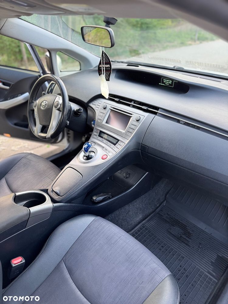 Toyota Prius (Hybrid) - 9