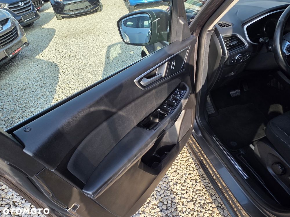 Ford S-Max - 12