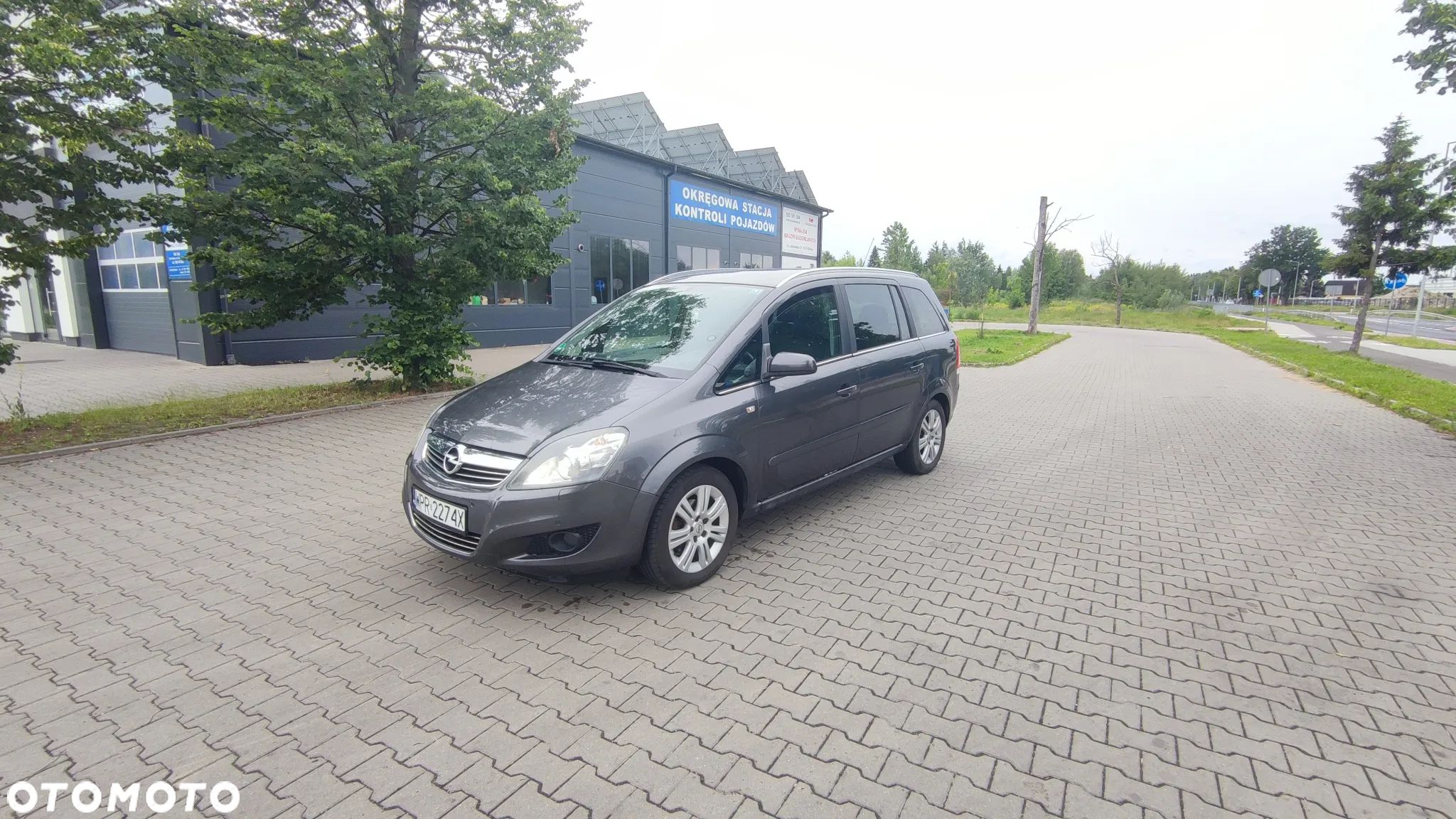 Opel Zafira 1.8 Cosmo - 1