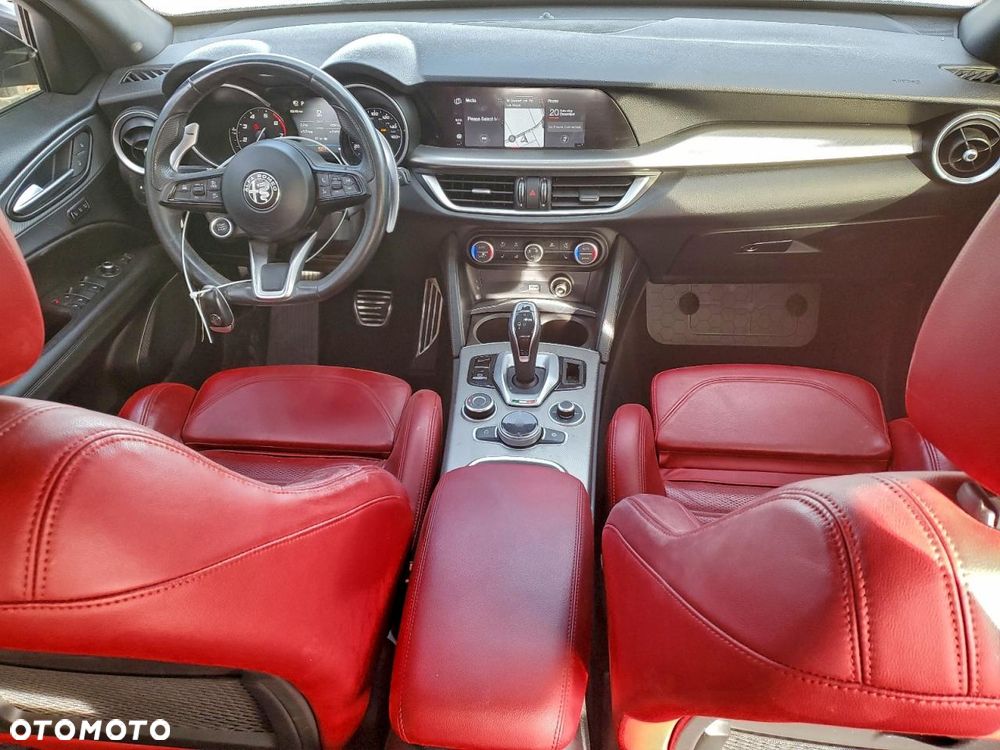 Alfa Romeo Stelvio - 8