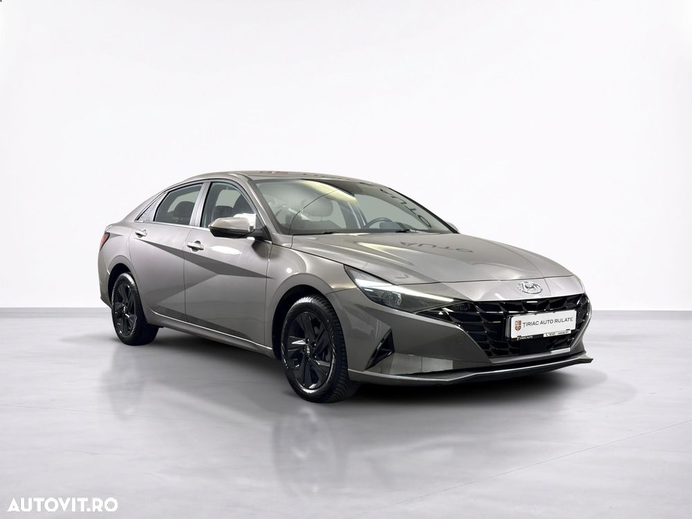Hyundai Elantra - 8