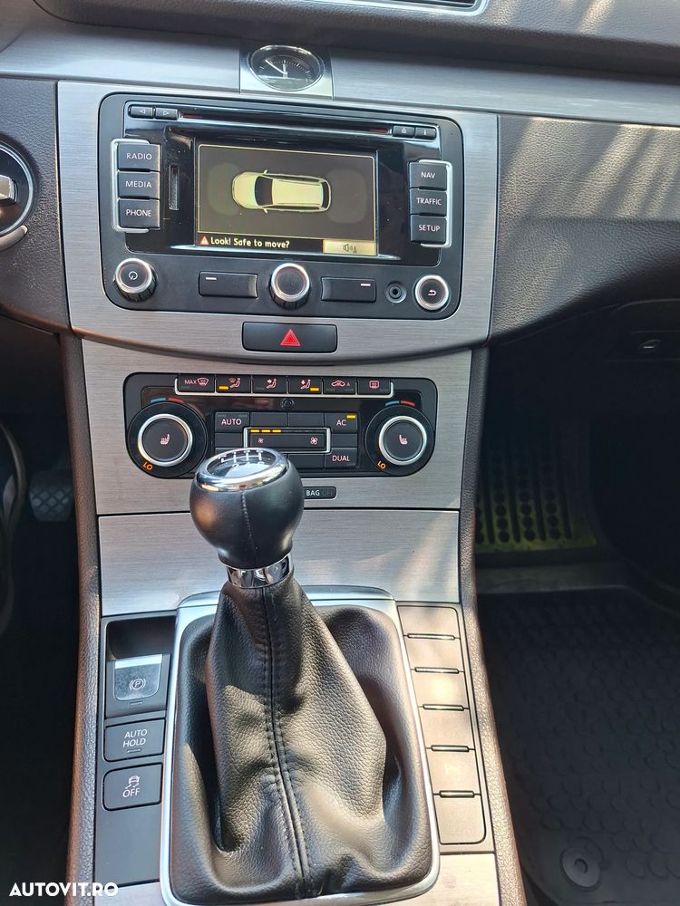 Volkswagen Passat 2.0 TDI Blue TDI Comfortline - 28