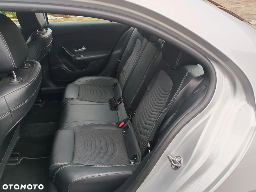 Mercedes-Benz Klasa A 180 d 7G-DCT Edition 19 - 20