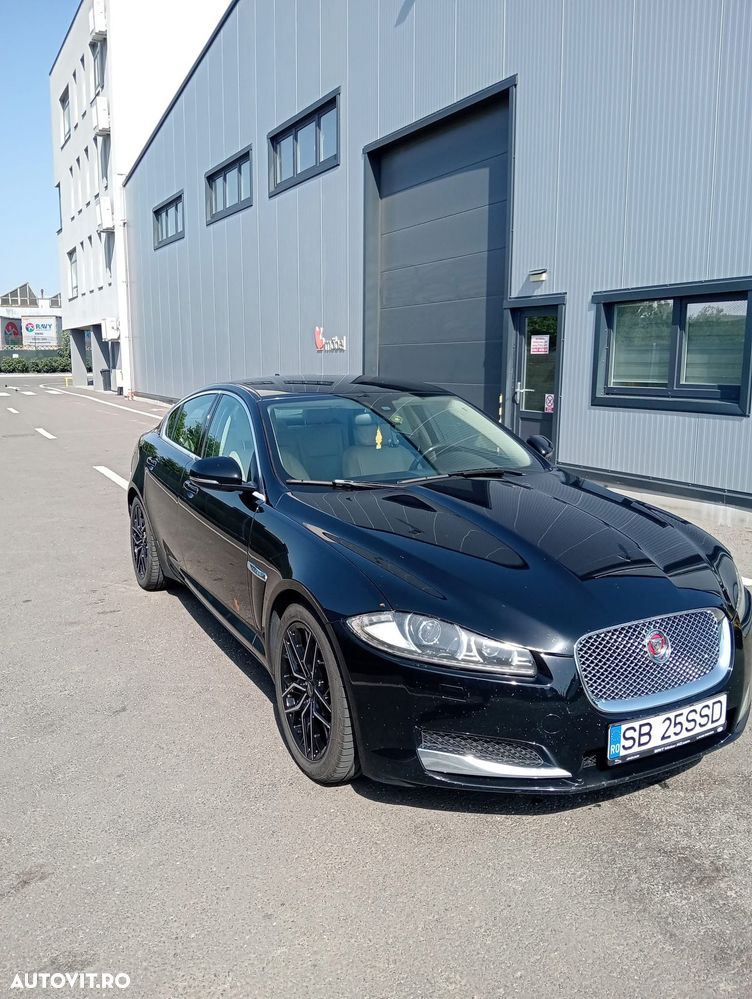 Jaguar XF 20d RWD E-Performance Pure - 2