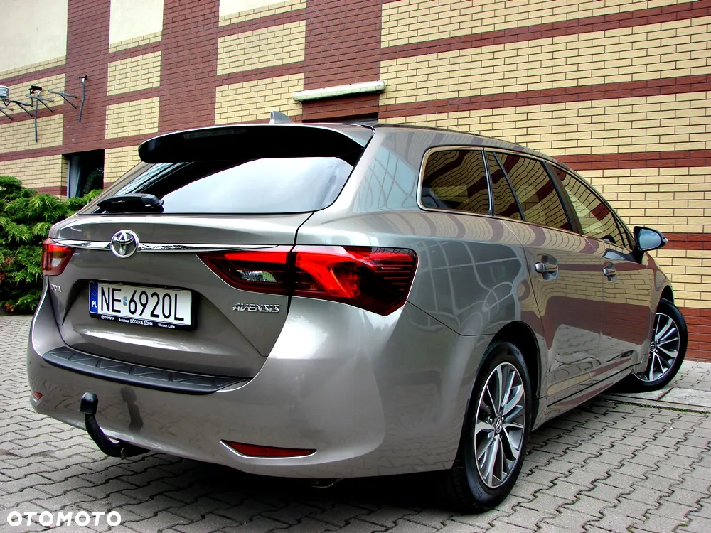 Toyota Avensis Touring Sports 1.8 Comfort - 18