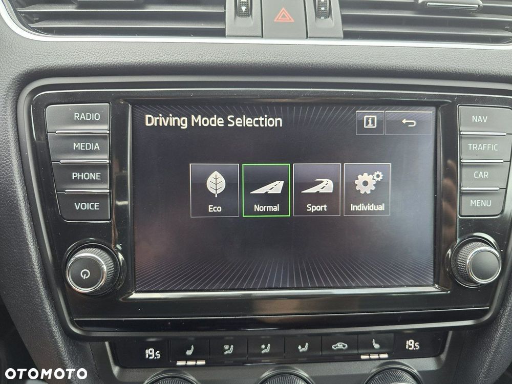 Skoda Octavia 2.0 TDI RS Challenge DSG - 29