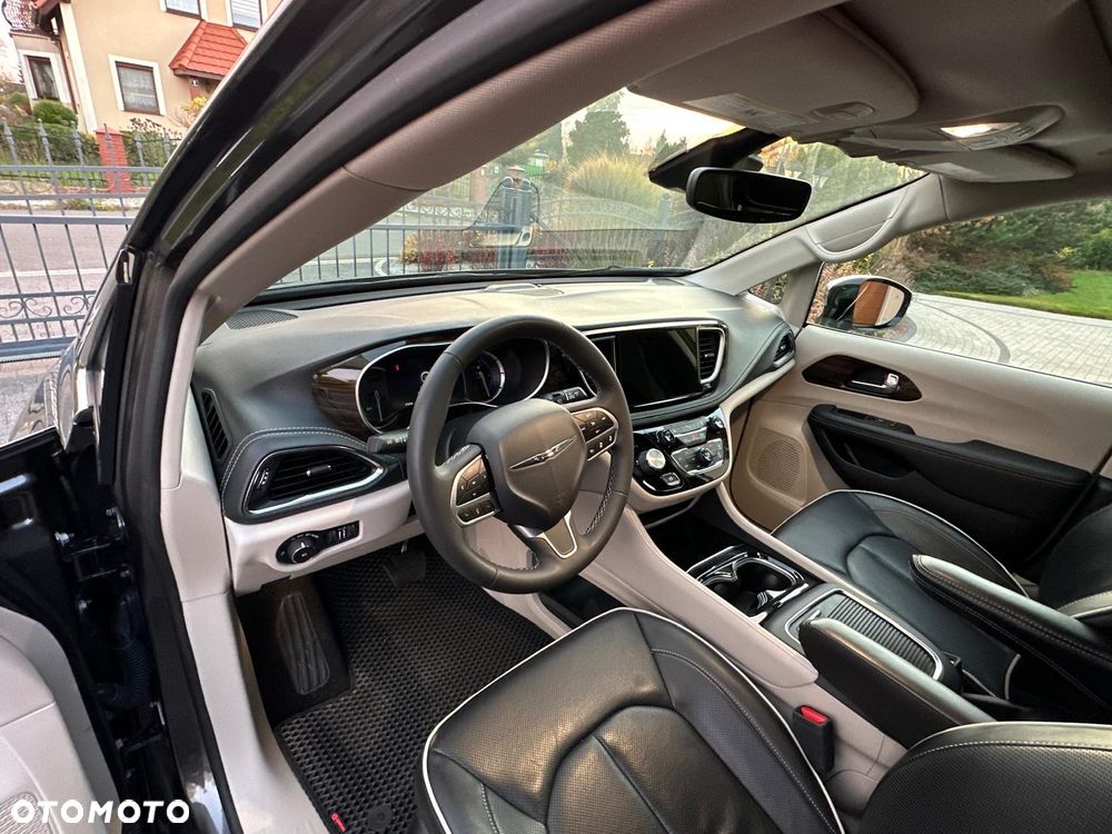 Chrysler Pacifica - 13