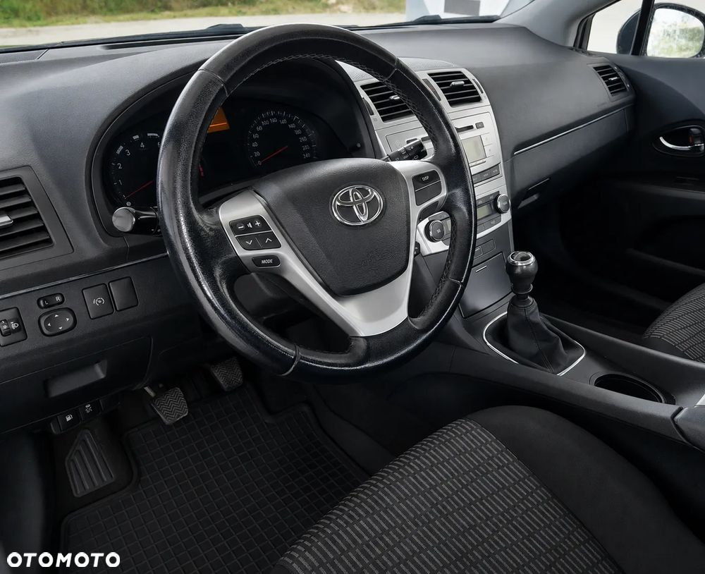 Toyota Avensis 1.6 Comfort - 8