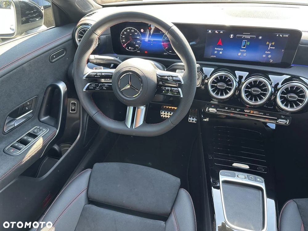Mercedes-Benz CLA 180 AMG Line 7G-DCT - 13