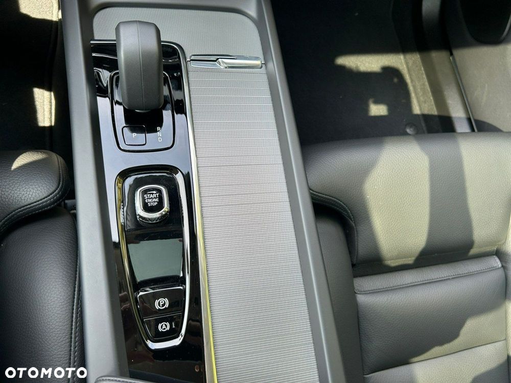 Volvo XC 60 B4 B Plus Dark - 29