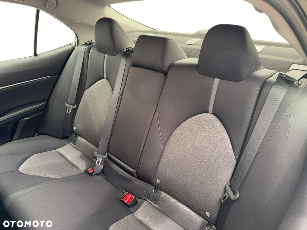 Toyota Camry - 12