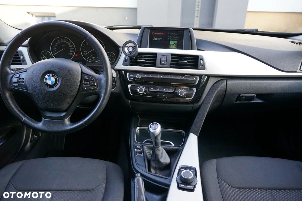 BMW Seria 3 318i - 18