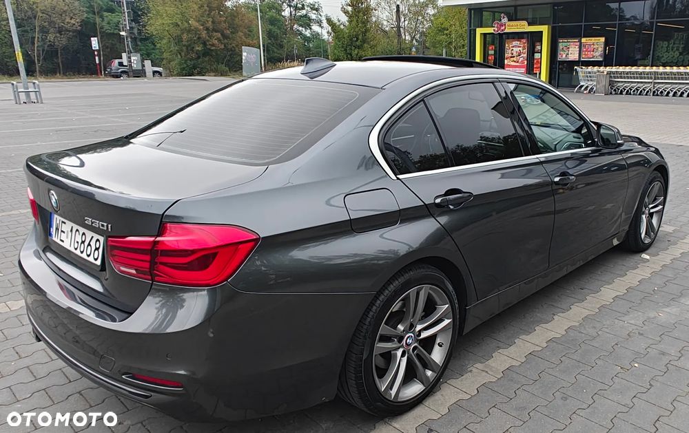 BMW Seria 3 330i - 9