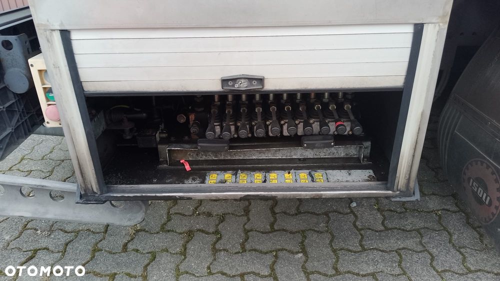 Mercedes-Benz 18 225 - 9