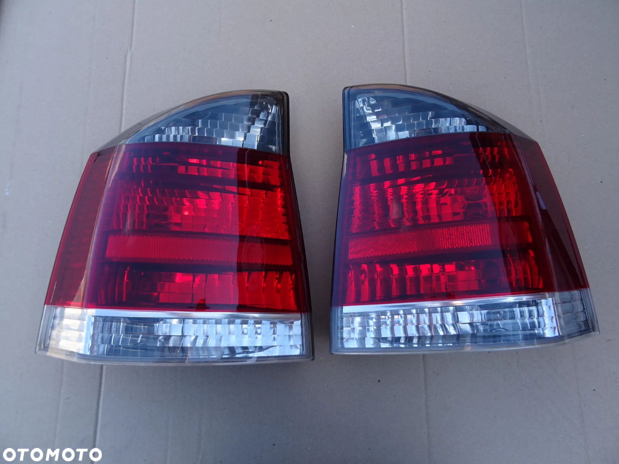 LAMPY TYŁ LAMPA TYLNA DYMIONA PRAWA LEWA OPEL VECTRA C GTS WKŁAD OPRAWKA - 1