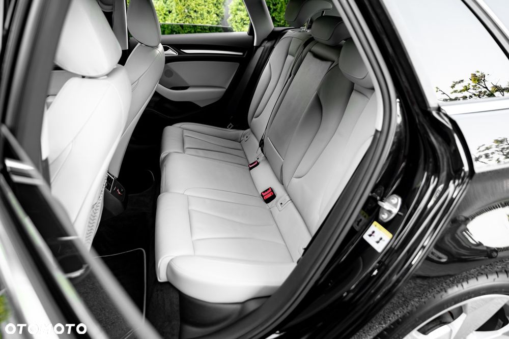 Audi A3 Sportback 1.8 TFSI S tronic S line Sportpaket - 19