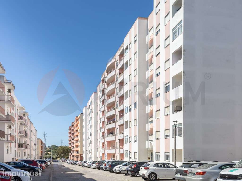 EXCLUSIVO | T2 COM 82m², ELEVADOR E LAREIRA NO VALE DO COBRO - SETÚ... - Grande imagem: 3/36