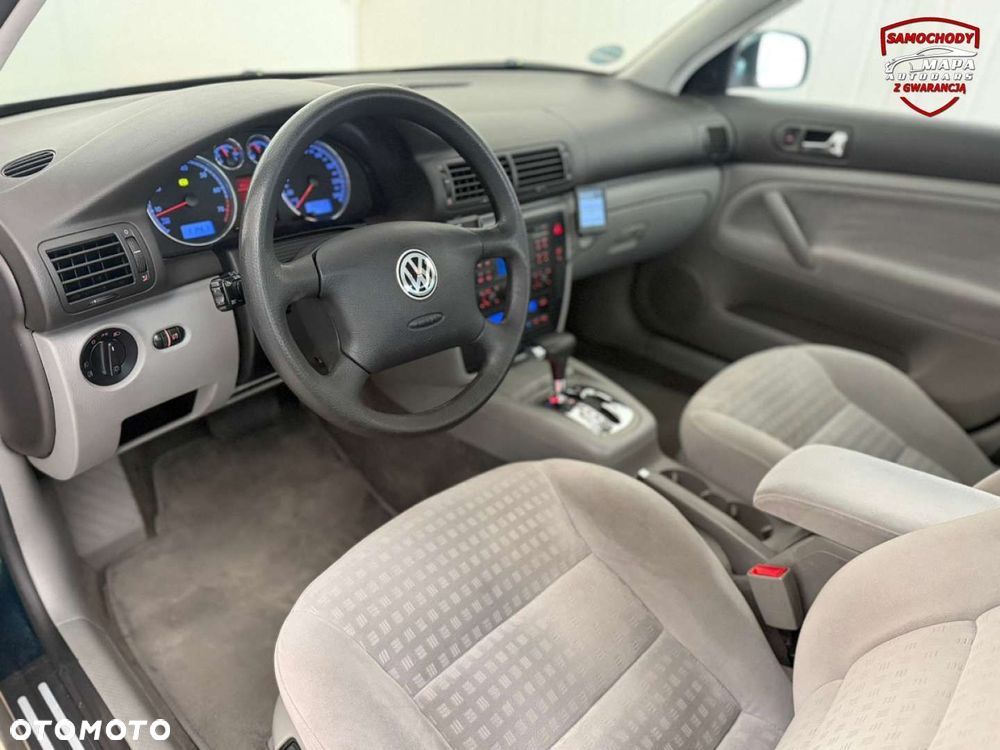 Volkswagen Passat - 13