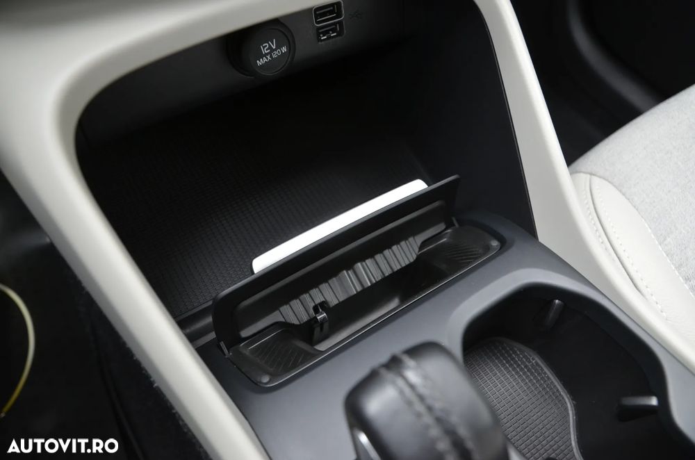 Volvo XC 40 D3 AWD Momentum Pro - 23