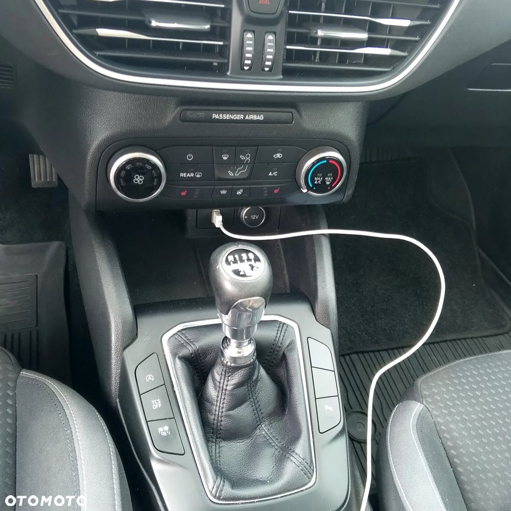 Ford Focus 1.5 TDCi SYNC Edition - 12