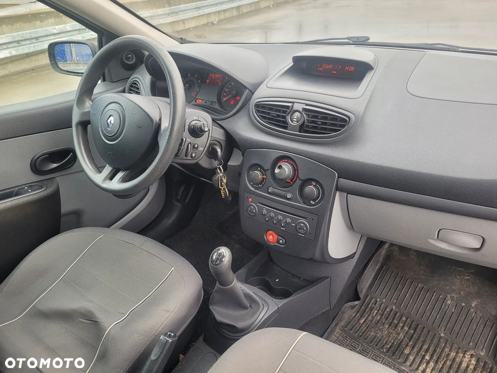 Renault Clio 1.2 16V Authentique - 11