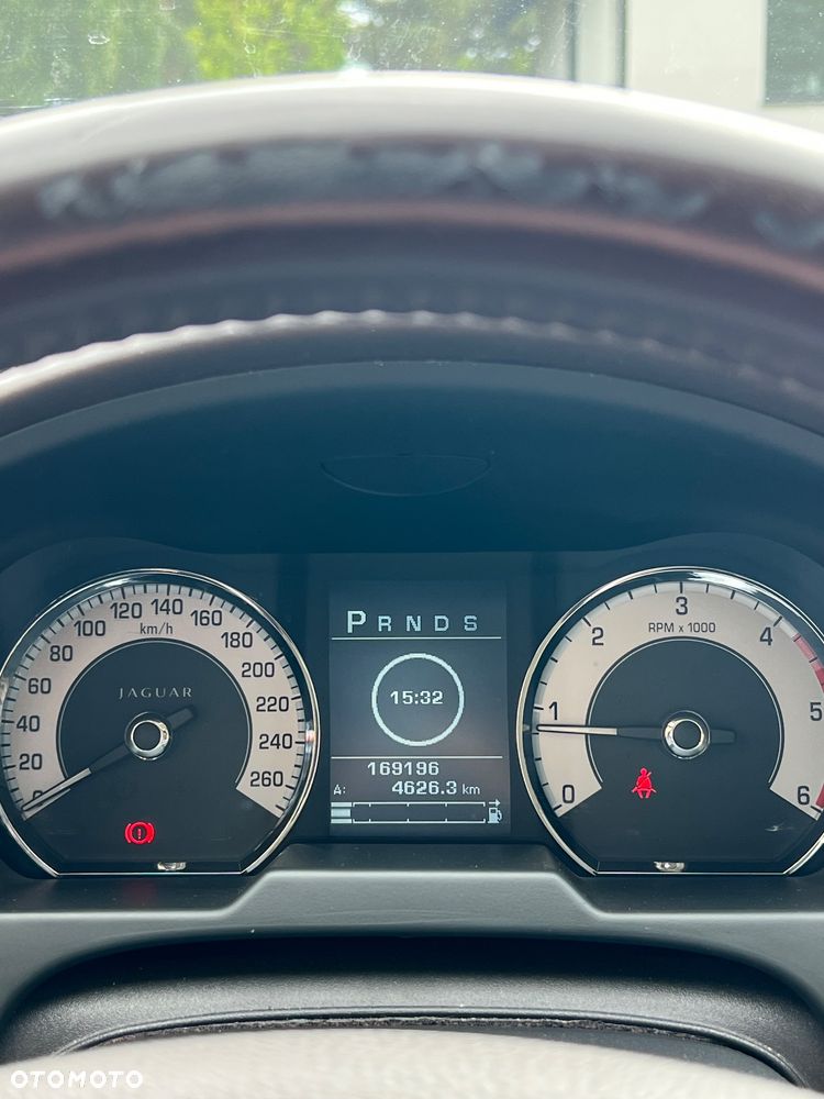Jaguar XF 2.7 V6 D Premium Luxury - 17