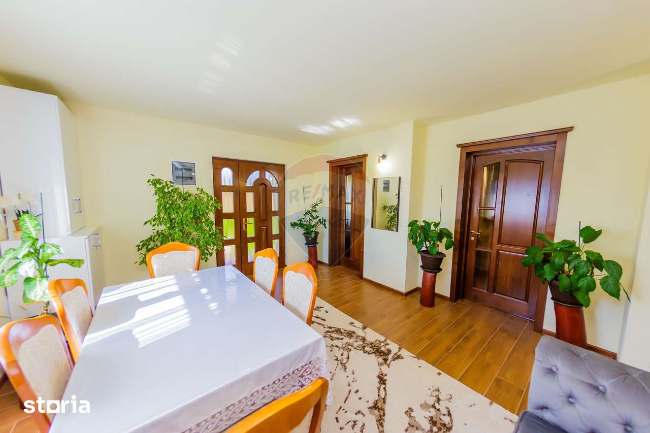 Casă cu 3 camere de vânzare - Imagine principală: 2/14