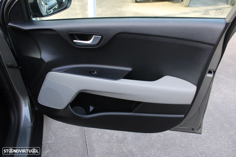 Kia Stonic 1.6 CRDi Easy - 46