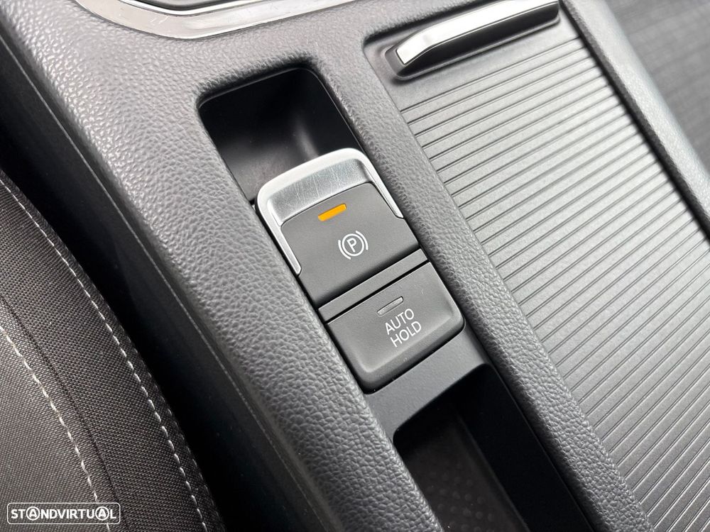 VW Passat Variant 2.0 TDi Elegance DSG - 57