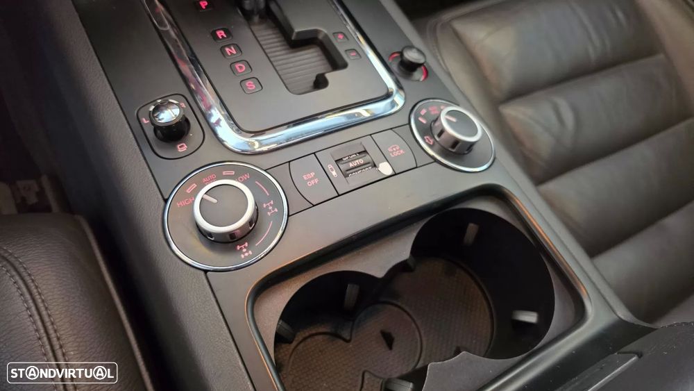 Volkswagen Touareg 3.0 TDI V6 Tiptronic — fotografia 49