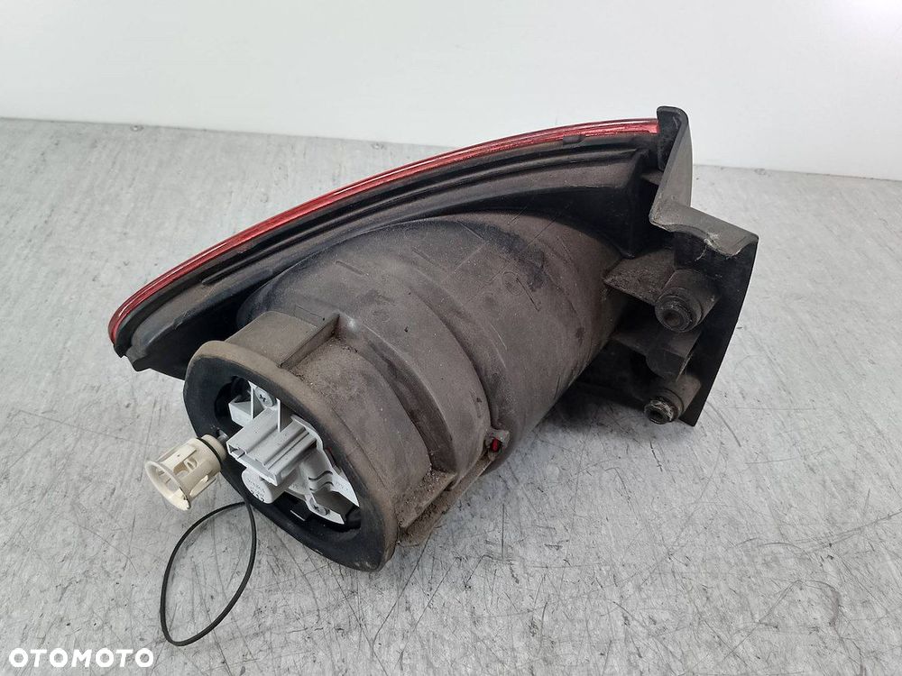 LAMPA TYLNA PRAWA SEAT ALTEA 5P0945096D HATCHBACK - 7