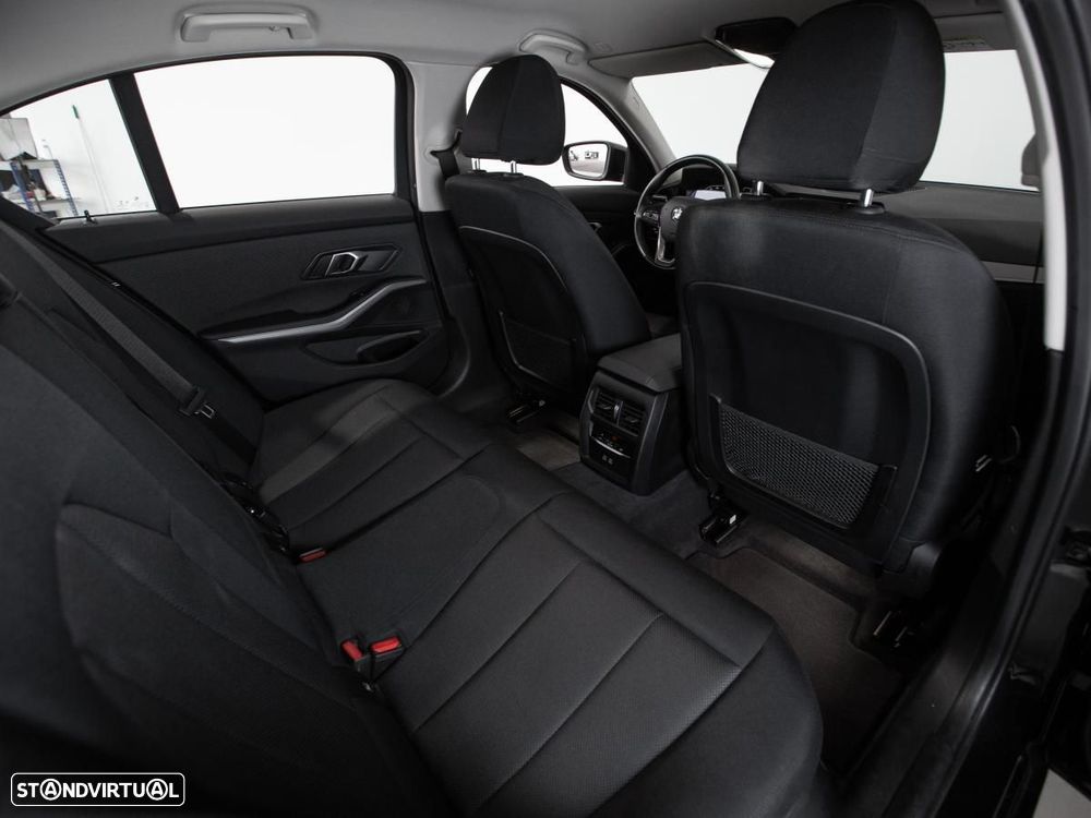 BMW 330 e Touring Corporate Edition Auto - 11