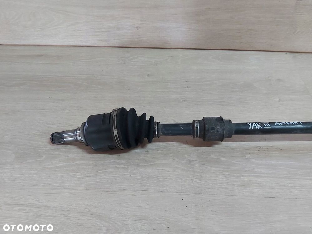 Toyota Yaris III 1,3 1,33 półoś prawa przegub automat - 2