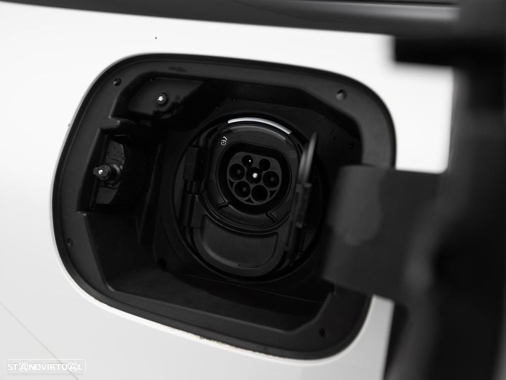 Mercedes-Benz CLA 250 e 8G-DCT AMG Line - 16