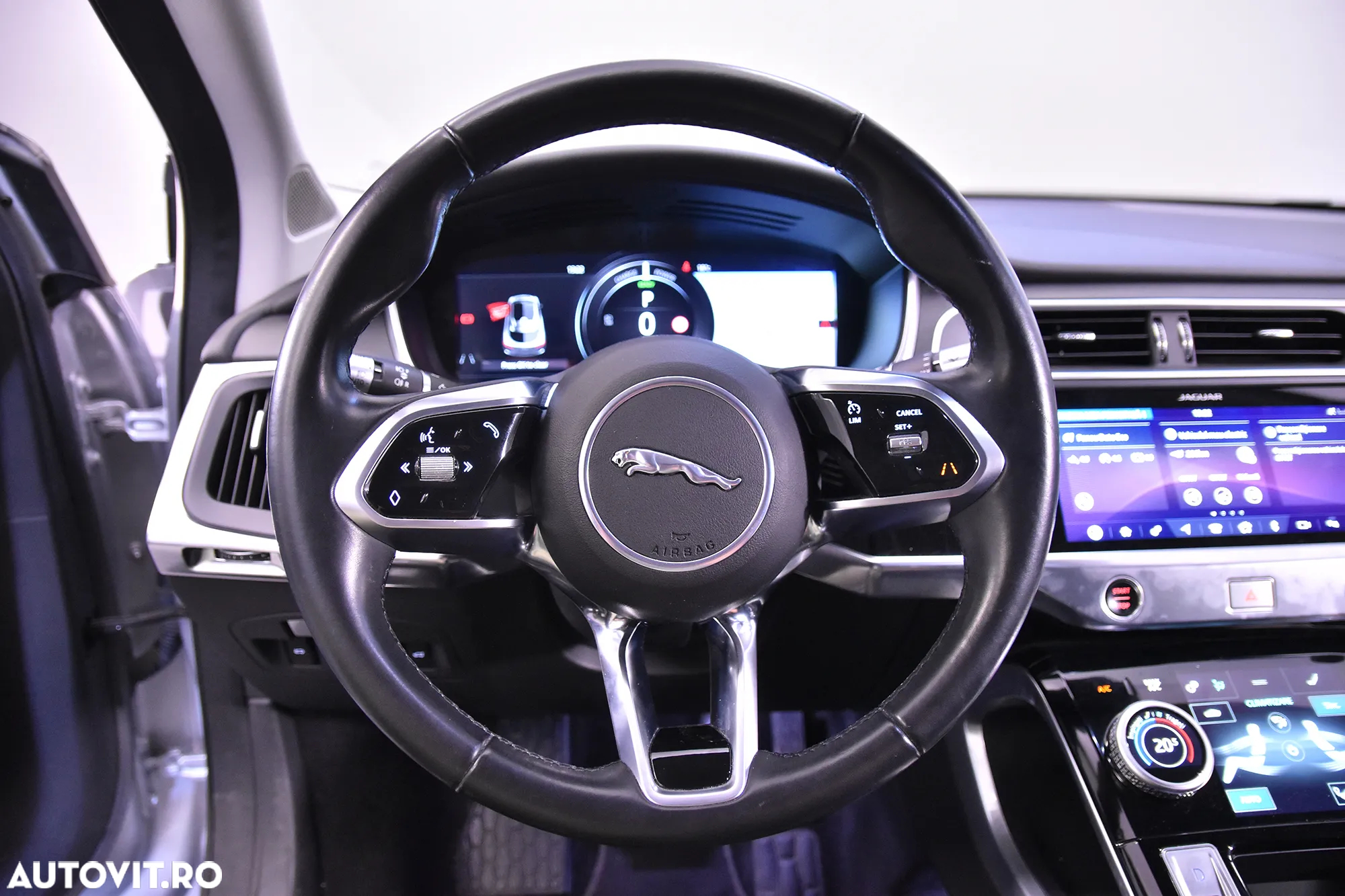 Jaguar I-Pace - 16