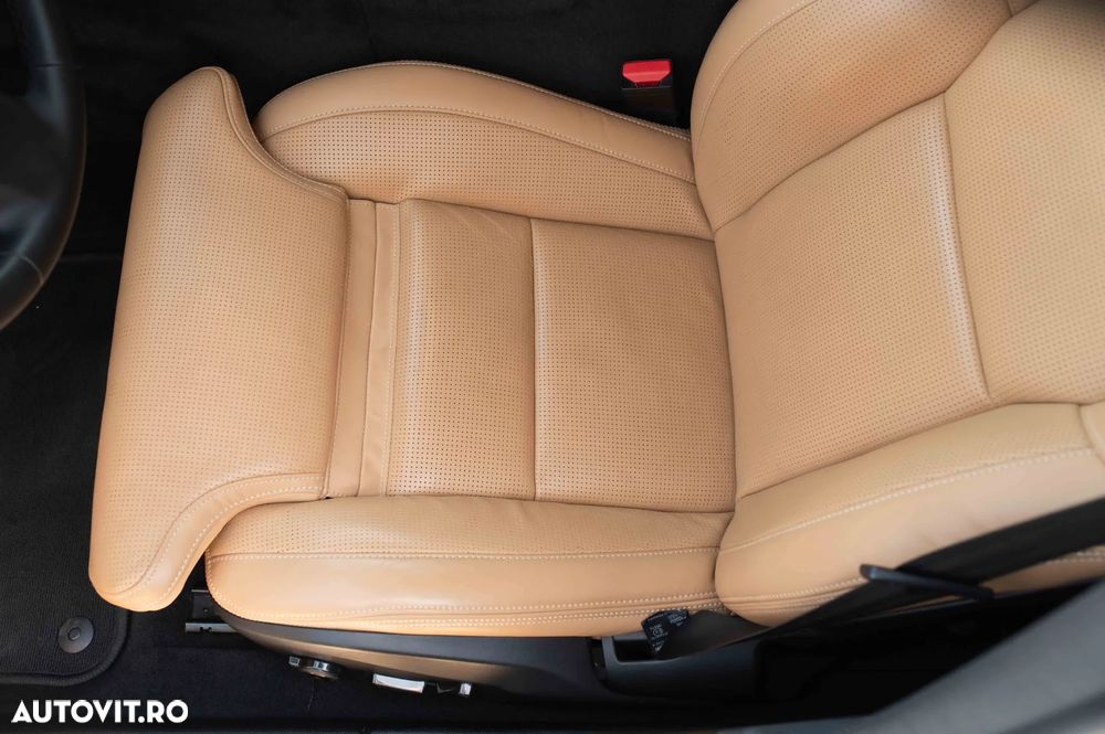 Volvo S60 B4 MHEV AT Plus Dark - 23