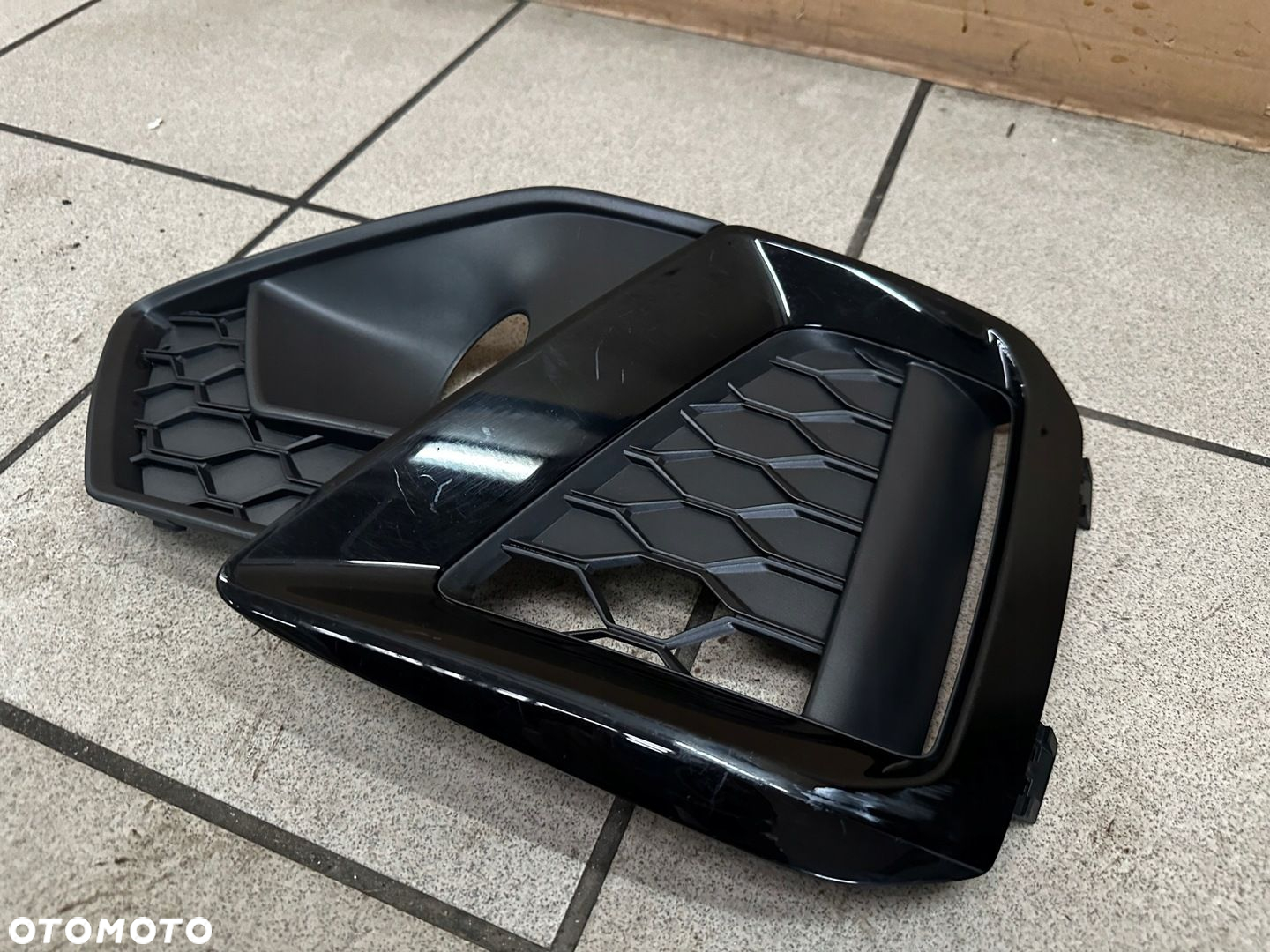 KRATKA ZDERZAKA AUDI A4 B9 LIFT 8W0807682AM - 2