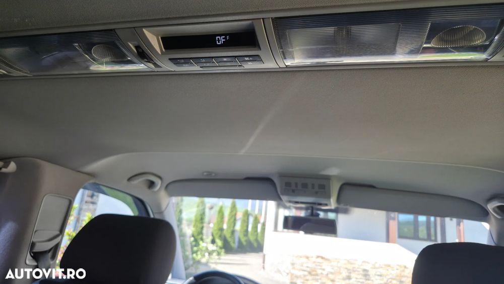 Volkswagen Caravelle - 7