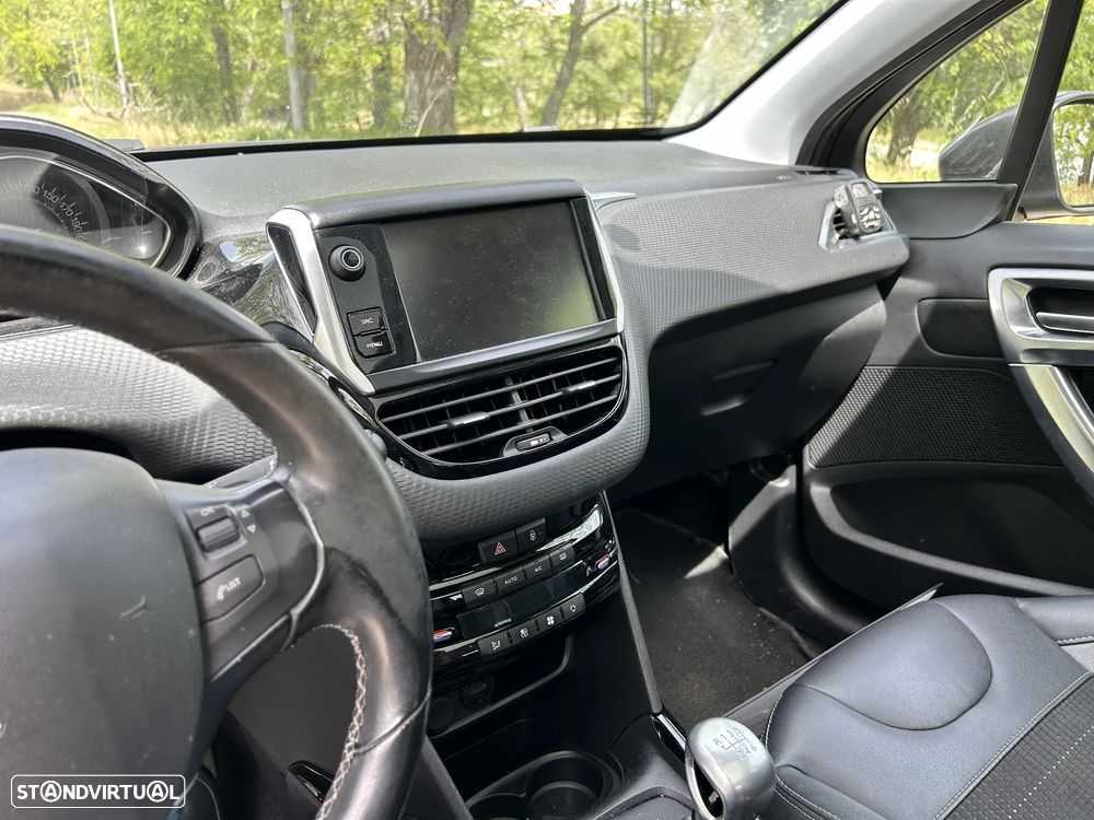 Peugeot 2008 1.2 PureTech Allure - 2