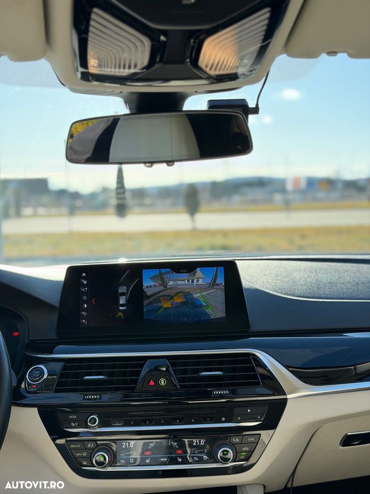 BMW Seria 5 530i xDrive AT - 24