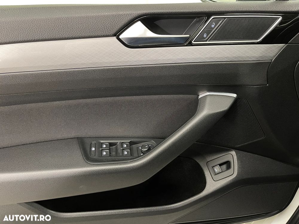 Volkswagen Passat 2.0 TDI DSG Comfortline - 24