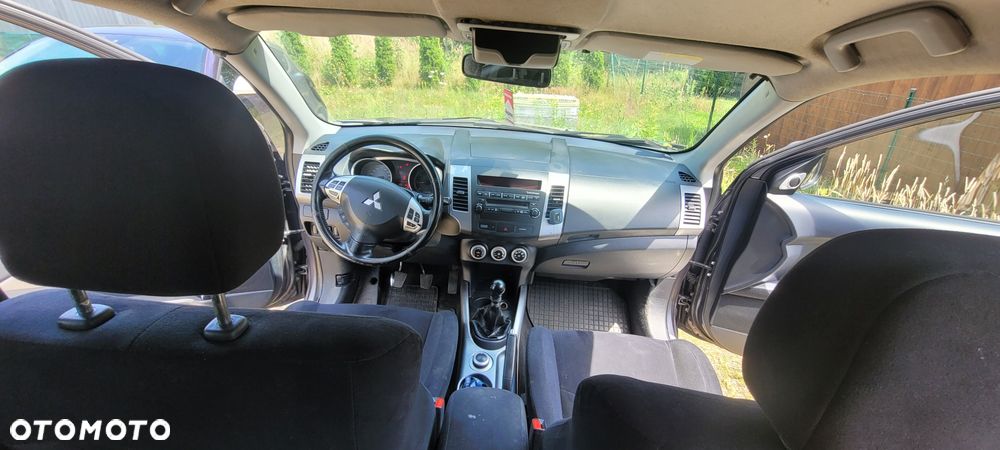 Mitsubishi Outlander - 6