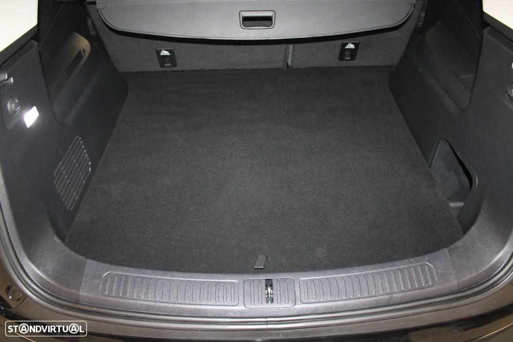 Maxus Euniq 6 Standard - 40