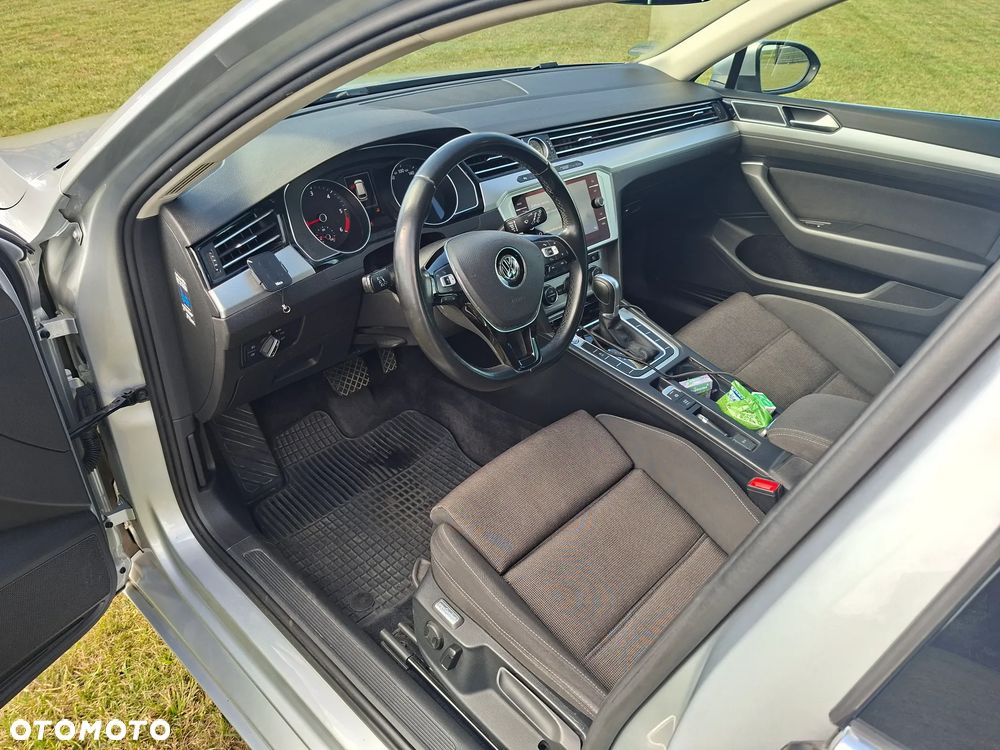 Volkswagen Passat 2.0 TDI (BlueMotion Technology) DSG Comfortline - 9