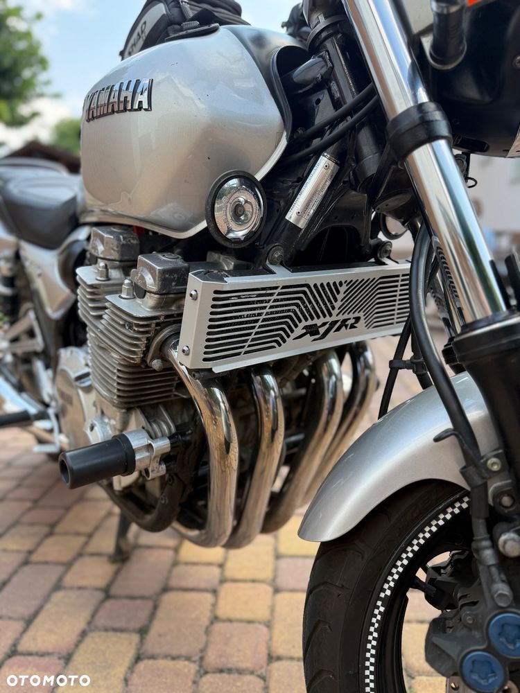 Yamaha XJR - 4