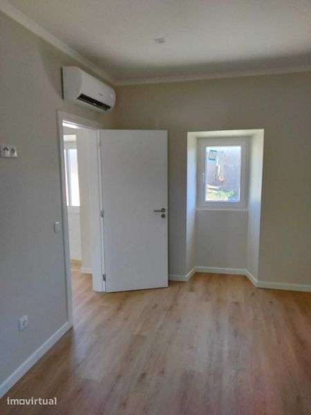 Moradia T2 renovada para arrendamento - Grande imagem: 3/5