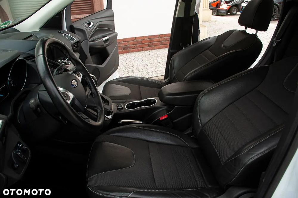 Ford Kuga - 24