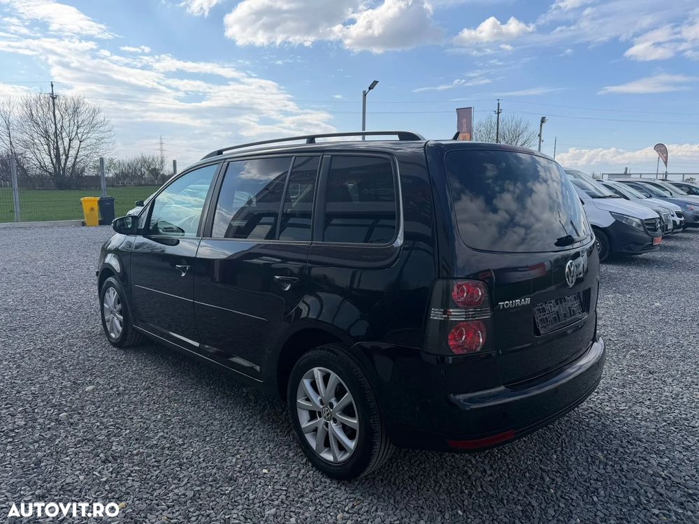 Volkswagen Touran - 4