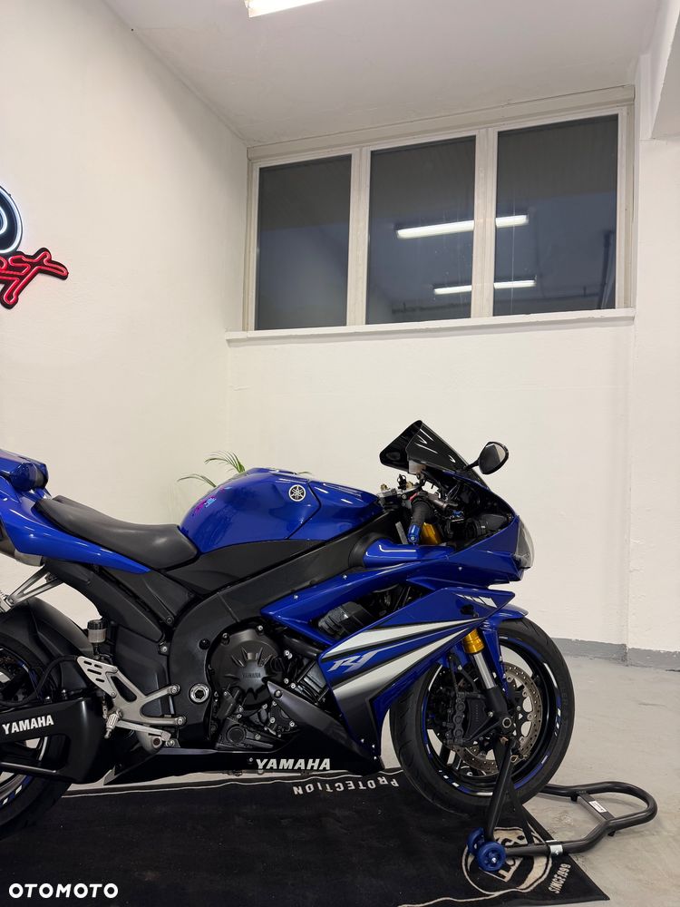 Yamaha R1 - 13